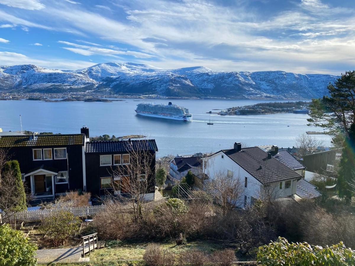 Great Place With View To The Mountains And Fjord Ålesund Zewnętrze zdjęcie