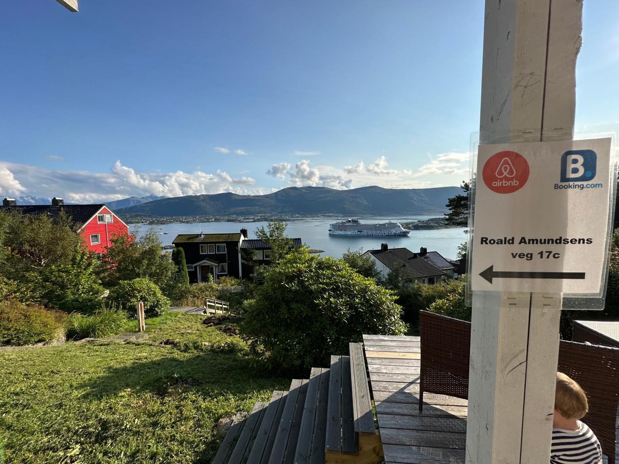 Great Place With View To The Mountains And Fjord Ålesund Zewnętrze zdjęcie